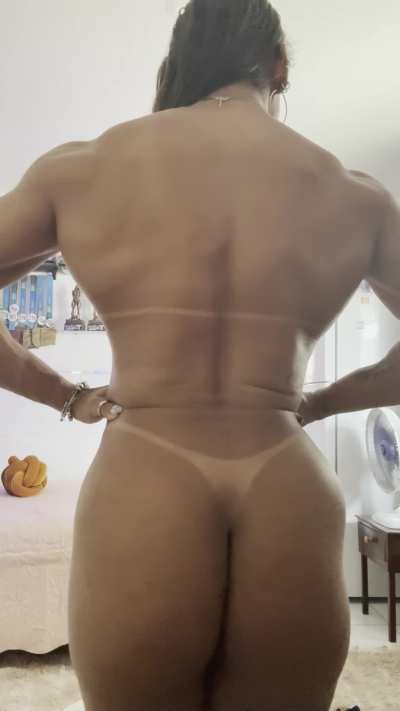 I wish more guys were actually into muscle mommy