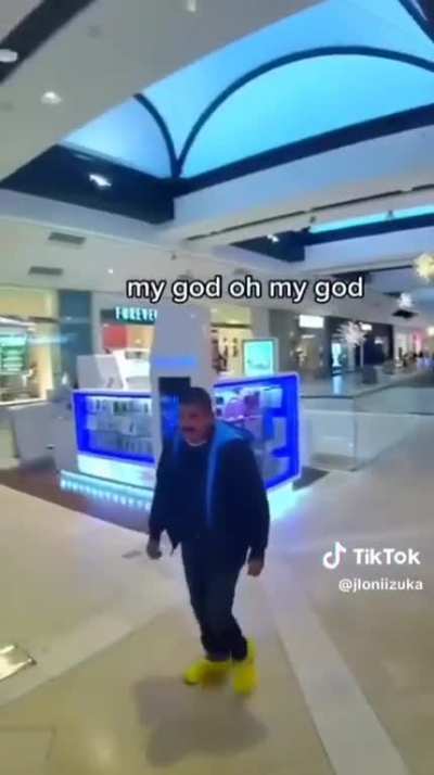 Ele encontra todo mundo 
