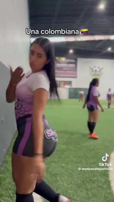 @moni<wbr>caval<wbr>lejoo<wbr>ficia<wbr>ll a beautiful player for my favorite ⚽️ team