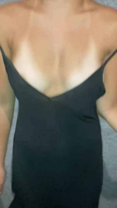 Boobs bounce out🥰😋