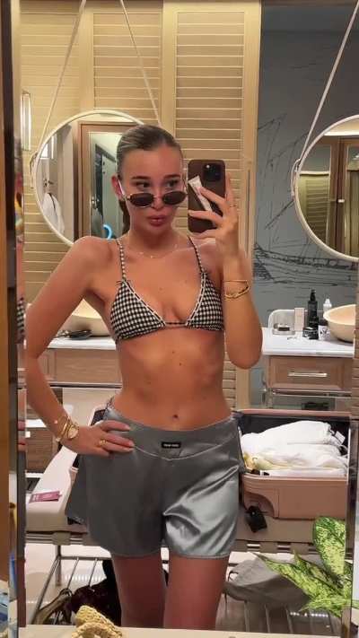Geile stoeipoes Gina
