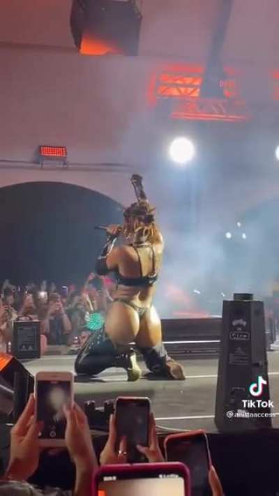 Love this slut