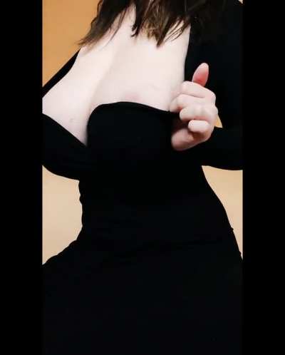 Saturday's night black dress... Saturday's night boobs 👅