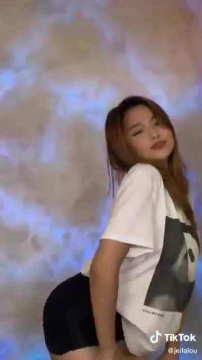 Jeila's ass (repost from r/JeilaDizon + an extra vid that i missed)