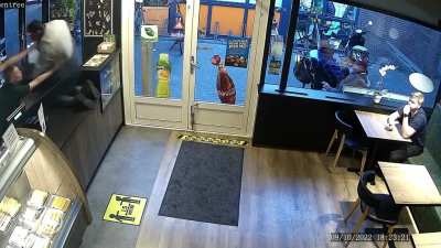 Robber gets beaten down with fryer basket