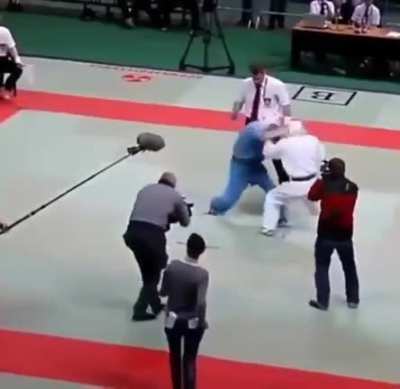Uhh, I don't think that's how refereeing works...