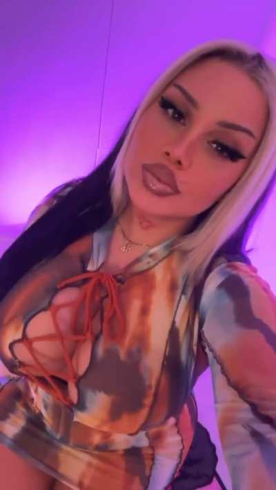 Ivy in that dress omfg 🥵🔥