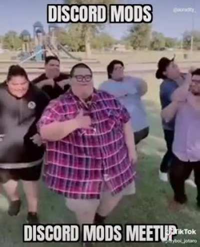 Pink and his discord squad meeting up to plot on bruce