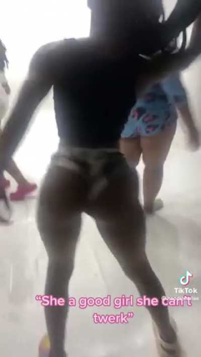 Her shit swimming 🐬