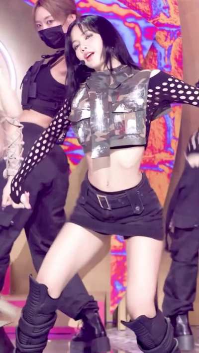 Lisa is so hot 🥵