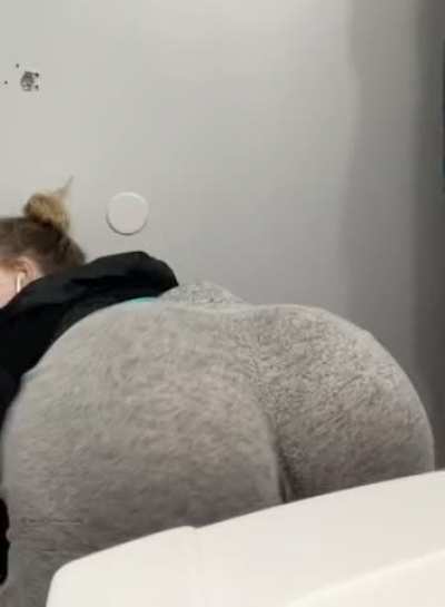 Shaking my fat ass 😜
