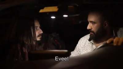İyi akşamlar, bu güzel bayan neden sokaklarda tek başına geziyor bakim.