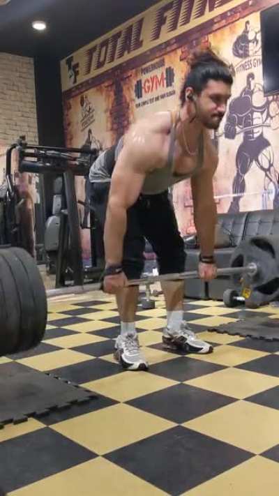 Form check? 180kg/396lb for 3 reps on 4th set. Think the back arched?