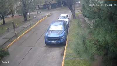 Quilmes: Cuatro ladrones escapaban de un brutal robo a una casa, se toparon con Policías de civil y terminó en tiroteo. Dos delincuentes muertos, un herido grave y uno detenido.