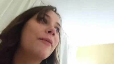 Drunk live streamers vandalize a motel