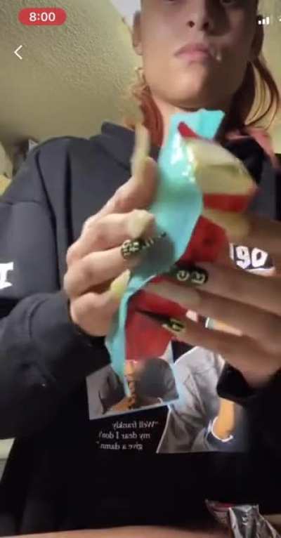 🤢