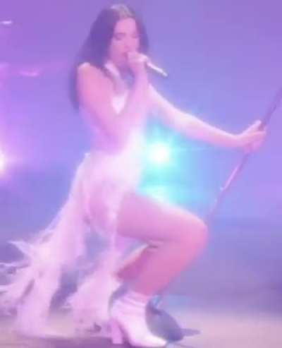 Riding her mic