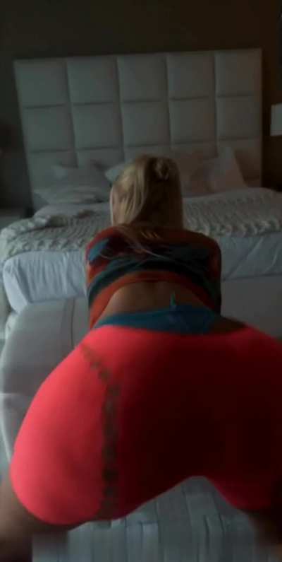 Iggy throwing it