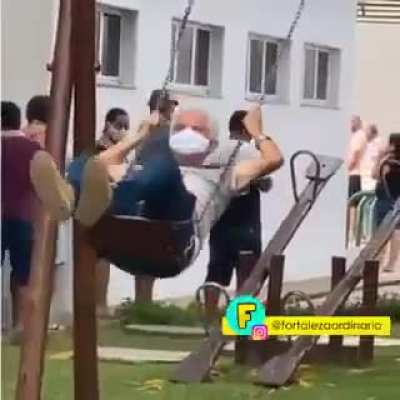 Enquanto isso em uma fila de vacinação... \o/