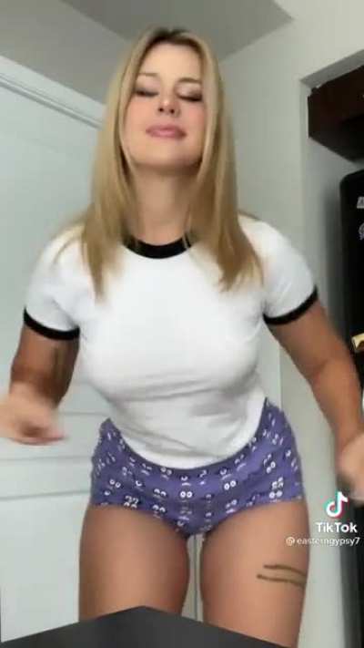 You can see it from the front 🍑💦
