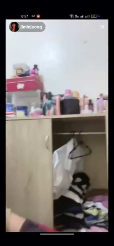 Uy may sumilip kay @chyn<wbr>nasan<wbr>loren<wbr>zo