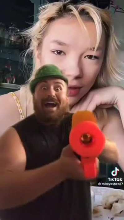🗿