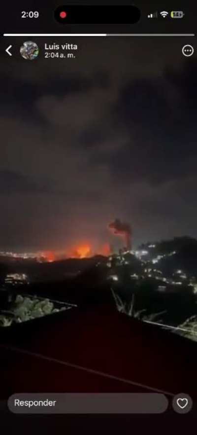 US AH-64 and CH-47 Helicopters moving across Caracas during bombing campaign (03.01.2026)