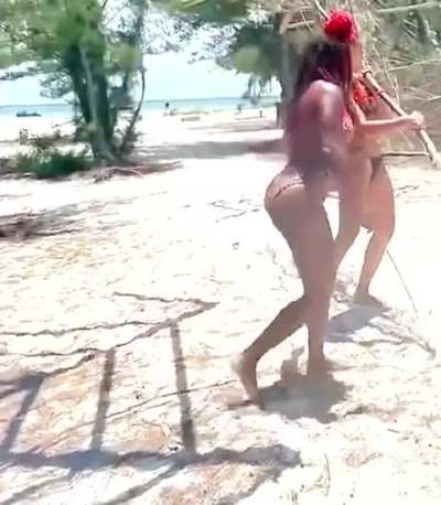 Jesus. 🍑 🍑 🍑