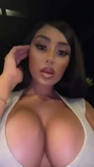 [Reddit] Wanna slide my dick right between those tits