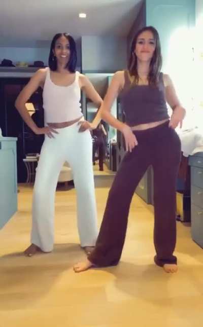 Jessica Alba dancing