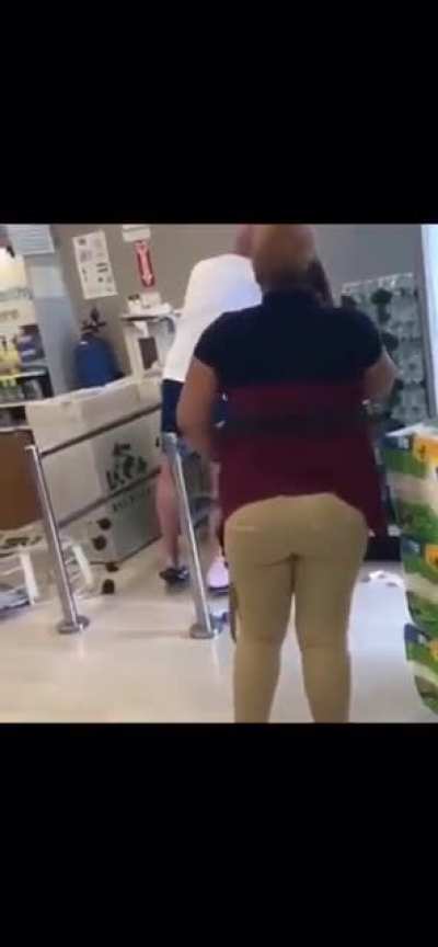 Walmart customer tries to detain shoplifter
