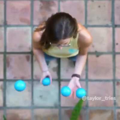 Watching the ball juggling from above