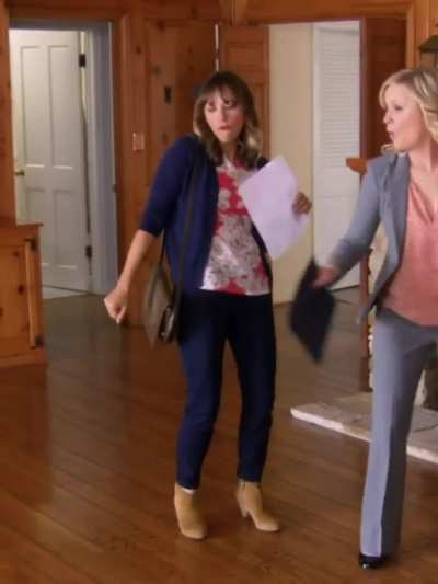 Dancing like a dorky mom (Parks and Recreation S5E5)