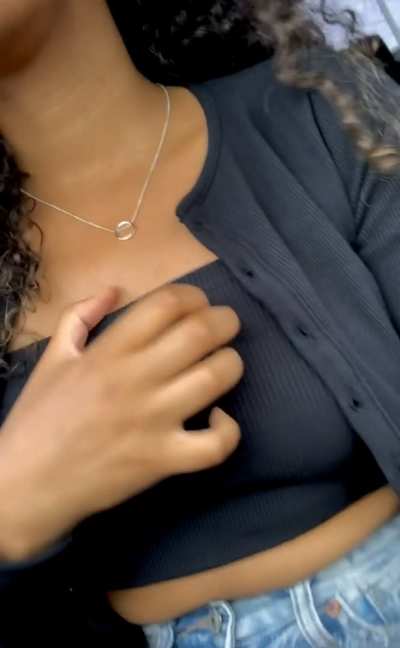 I get happy to reveal my tits to drivers who pass me