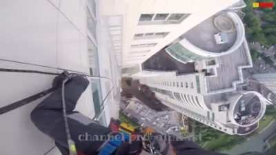 Crane cable failure at 47 stories during (480kg) window replacement, May 22, 2018, Russia, unknown location