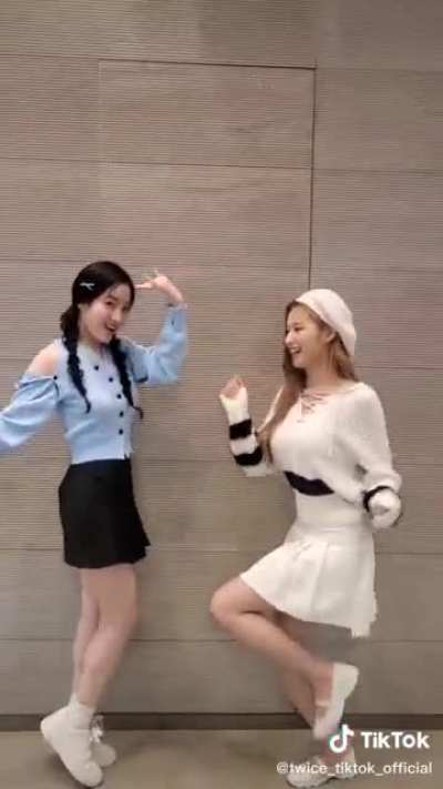 210727 TikTok Update - “🐷: Look carefully and copy me!🐹: 😝❤” (Sana and Dahyun)