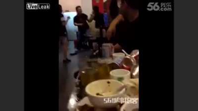 Man finding off 5 women from bullying a girl
