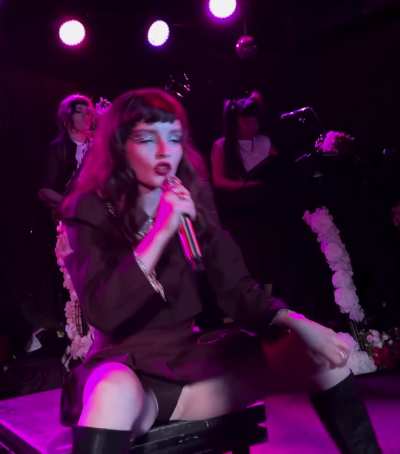 Lauren Mayberry 