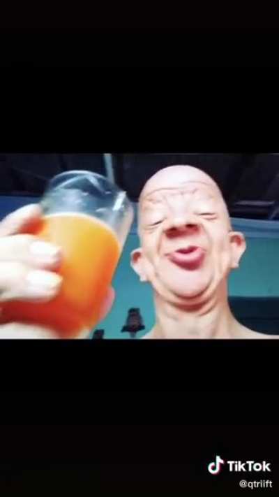 Si orslok ve esto en un sí me río pago 25 subs lo siento orslok 😎🍆