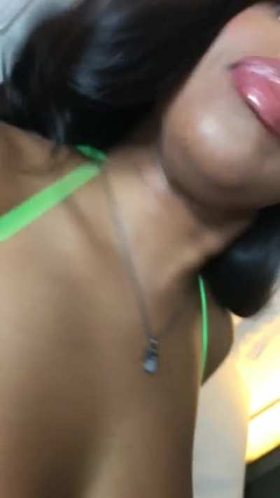 OMG...so up-cl<wbr>ose..<wbr>.Arya<wbr>na Adin