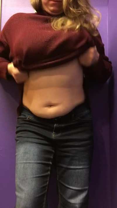 Noticed they were extra jiggly for Titty Tuesday today! 😜💋😁 OC