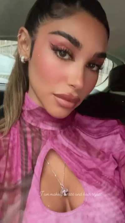 Cleavage & lips