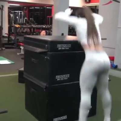 She couldn’t handle the extra six inches… 😮