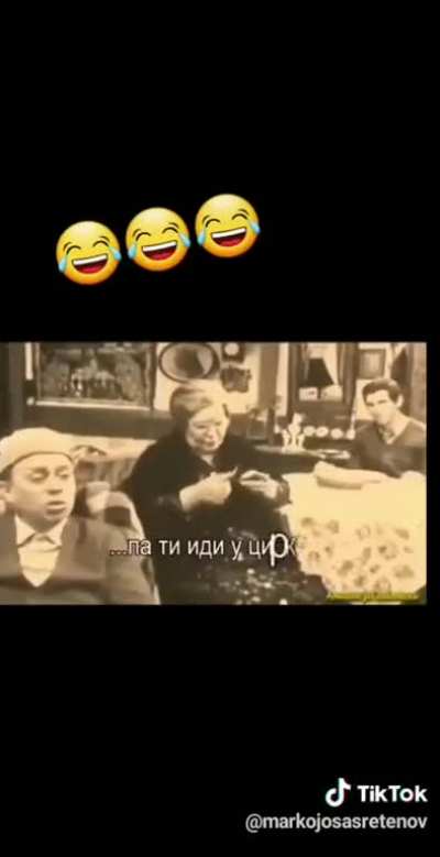 ko je napravio ovu ukleti aplikaciju? U mojoj glavi trenutno se vodi nuklearni rat između tri preostale moždane ćelije, i ovog videa