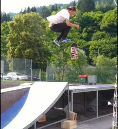 Incredible skateboard trick