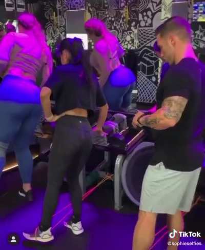 Jesus christ, sometimes it's hard to comprehend the sheer size of her monster ass. Her size in general really, fuck shes a massive chick