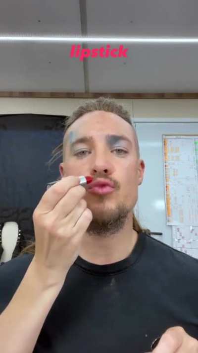 “Viking but make it fabulous!’- Posted by Alexander Dreymon 😂