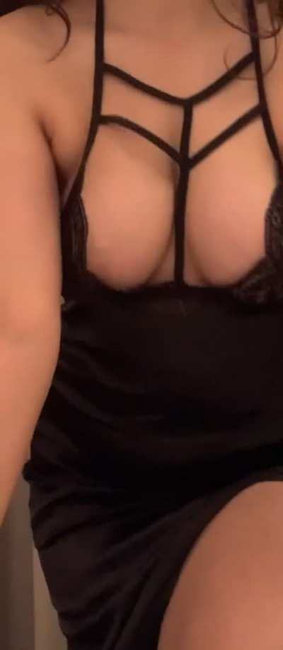 my man won't let me show my nips but I managed a sneak peak for y'all 🤫