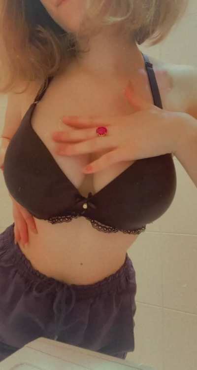 Whoever likes gets a nude (instant) daddy