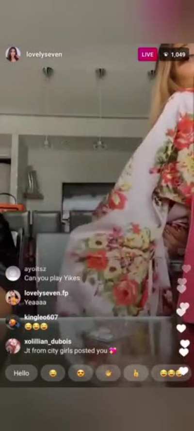 Tb to Seven Twerking and Her Tit Pop Out 😏💦